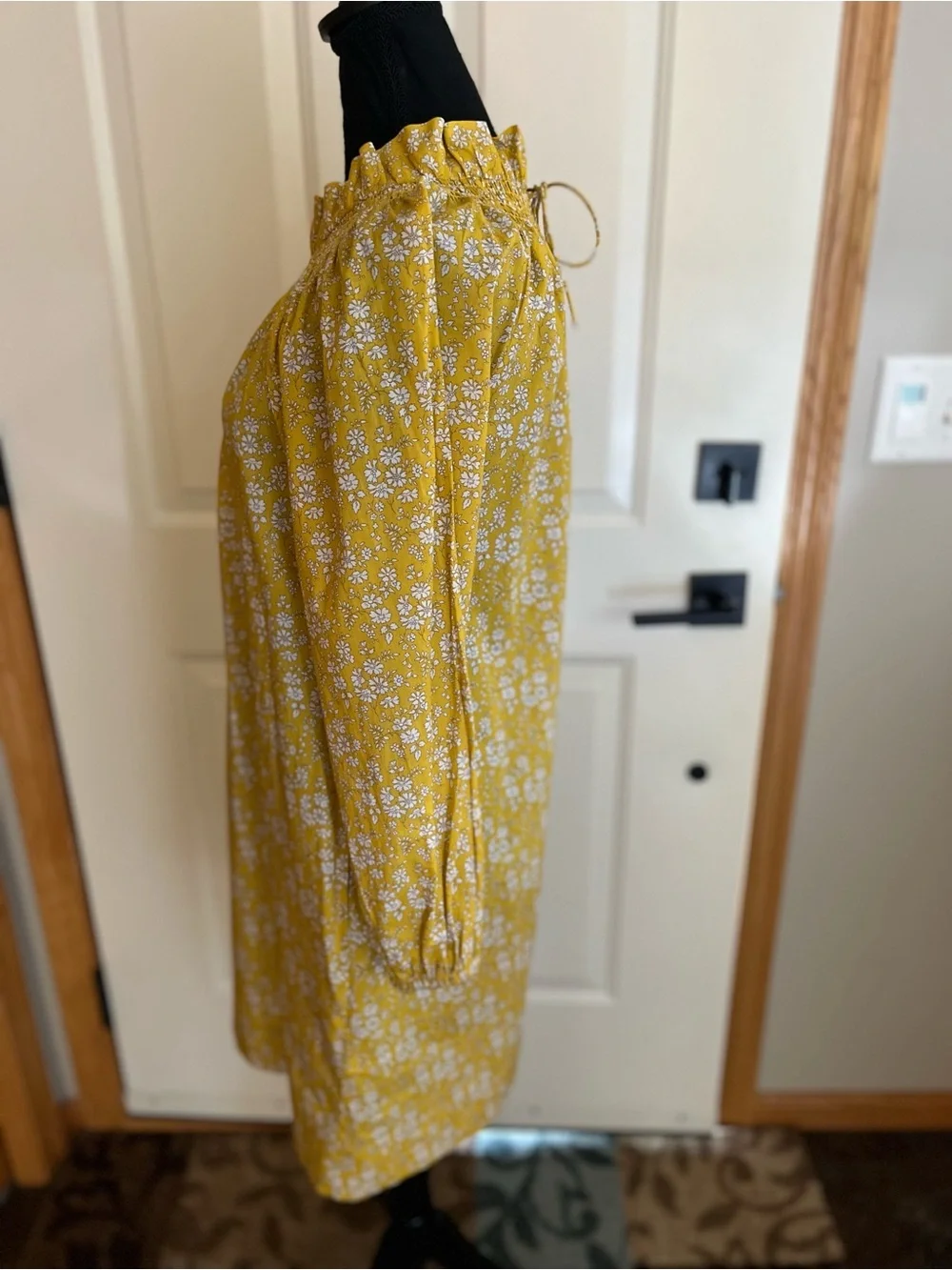 Women’s J. Crew liberty floral yellow ruffle neck puff sleeve shift dress. XS